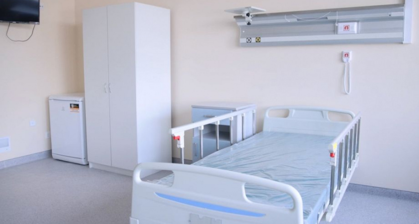 В палатах новой краевой больницы на Камчатке разместили современные многофункциональные кровати 