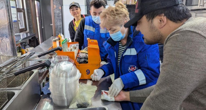 Сотрудник кафе быстрого питания в Петропавловске пострадал на производстве