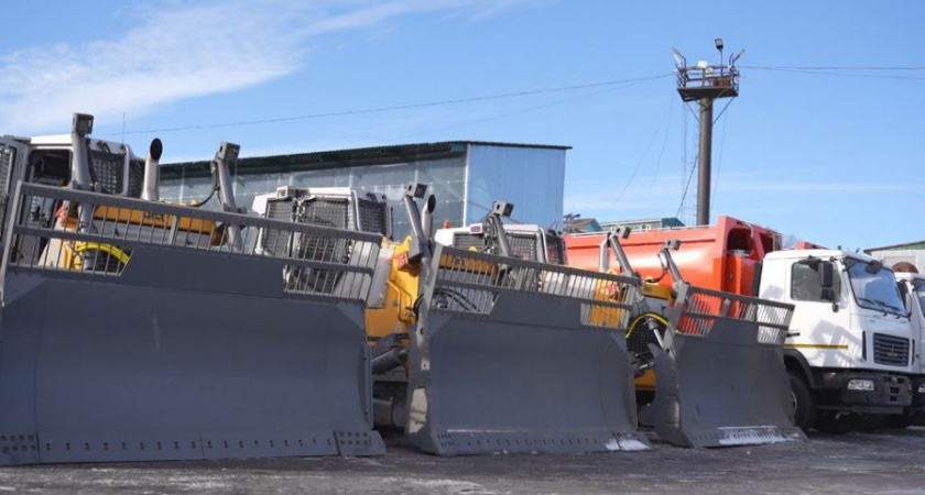 Шесть единиц спецтехники поступили в камчатский "Спецтранс"