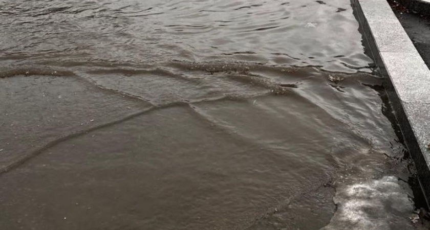 Парковку в новом сквере в Петропавловске-Камчатском затопило  