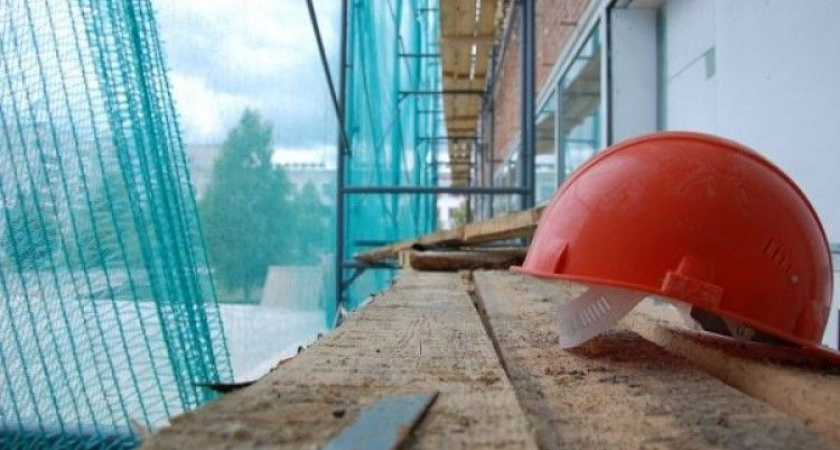 В Петропавловске-Камчатском расследуется падение рабочего со строительных лесов