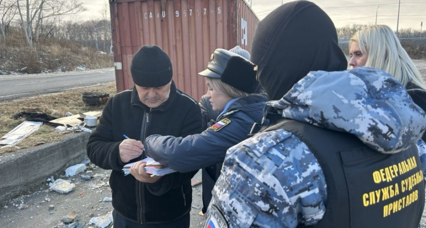 На месте снесенной «Березки» вблизи Петропавловска-Камчатского образовались кучи опасного мусора