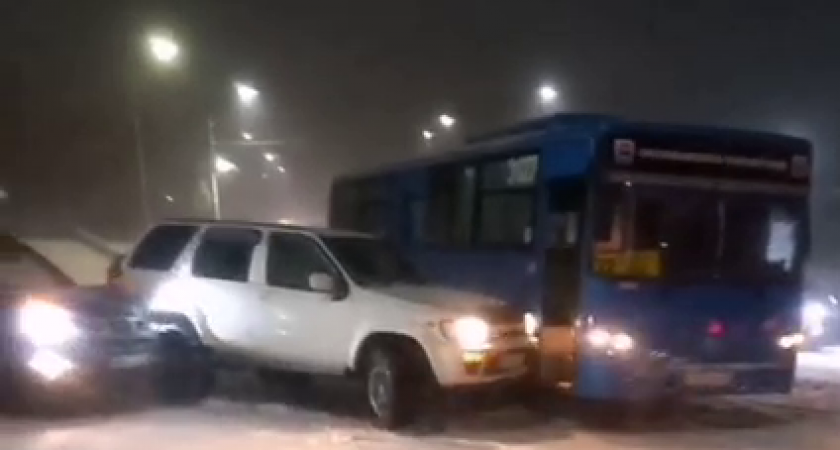 Полетят головы? Губернатор Камчатки разнёс работу дорожников краевой столицы во время циклона