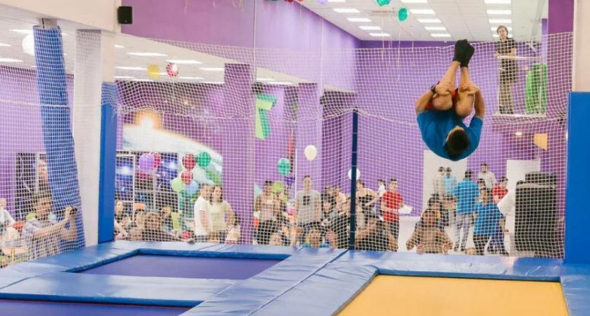 Неудачное сальто на батуте стало причиной травмы позвоночника камчатского подростка