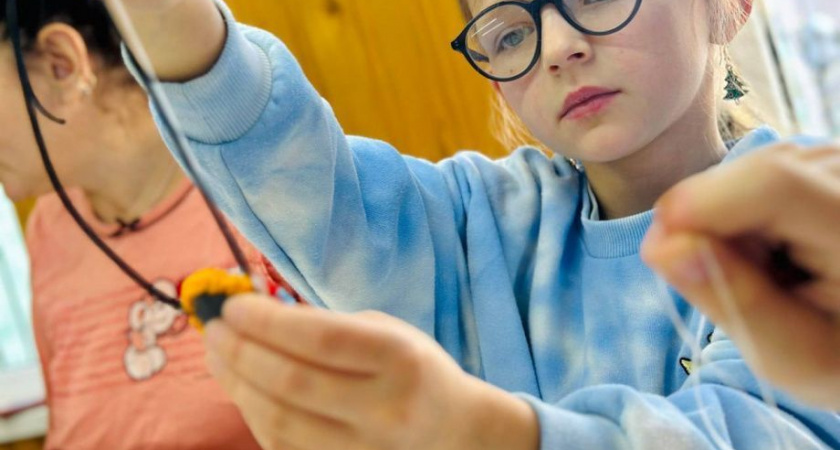 В мастерской природного парка «Быстринский» создают эвенские украшения