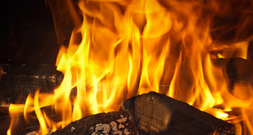 Житель Камчатки едва не погиб в пожаре при растопке печи