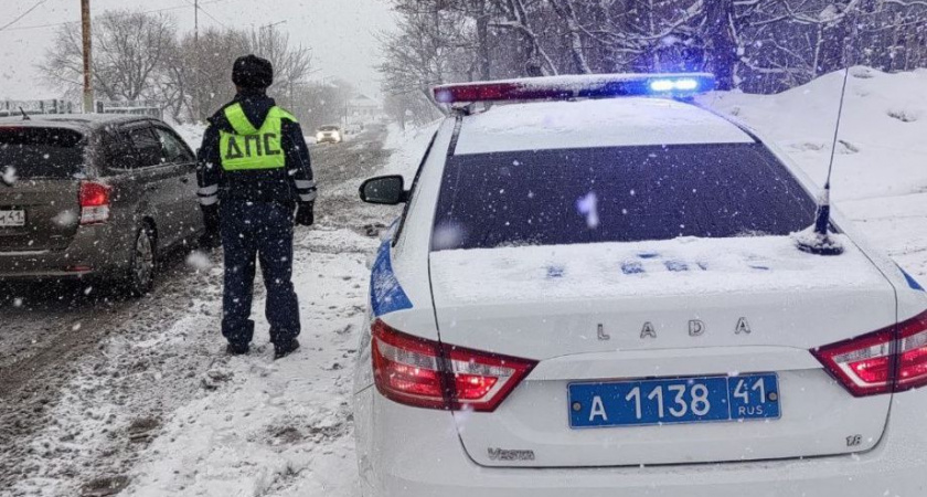 Губернатор Камчатки поручил помочь пострадавшим в массовых ДТП из-за гололеда получить компенсации