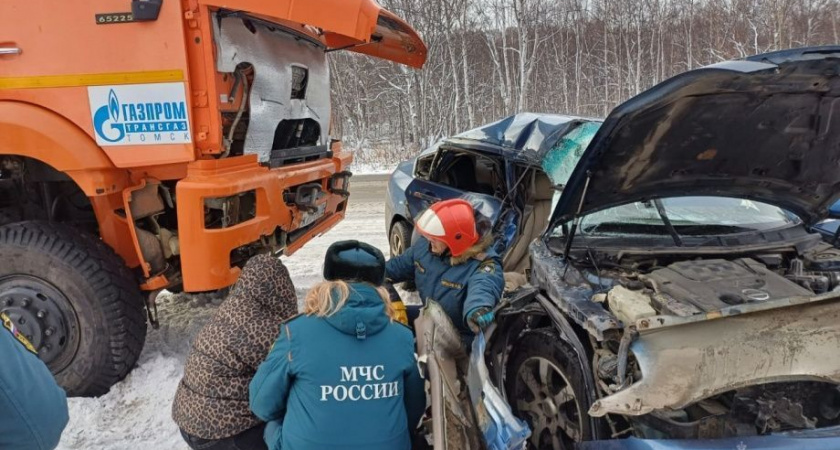 Камчатского водителя из искореженной машины пришлось доставать спасателям
