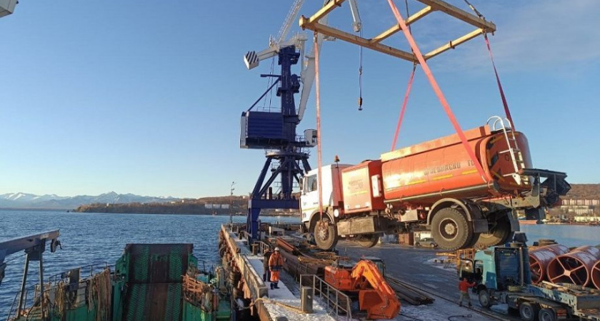 В село Никольское Камчатского края доставили большую партию грузов