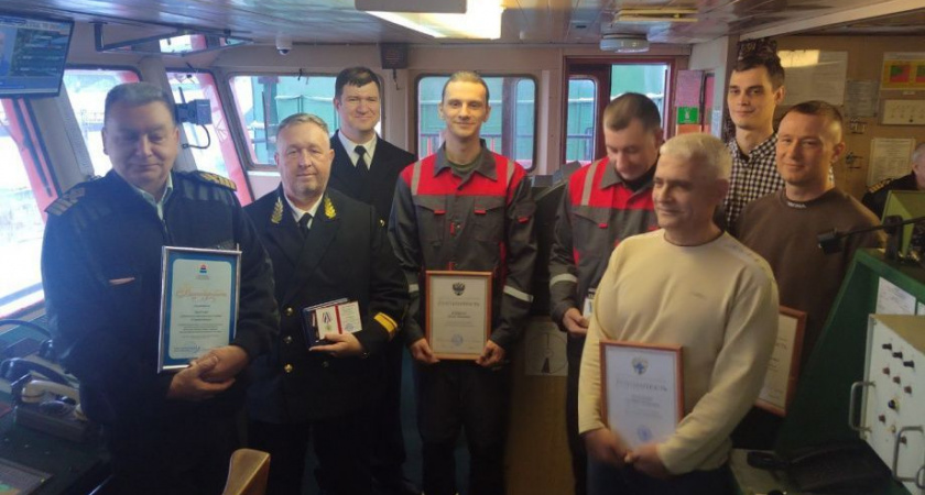 На Камчатке наградили экипаж спасательного судна Росрыболовства «Справедливый»