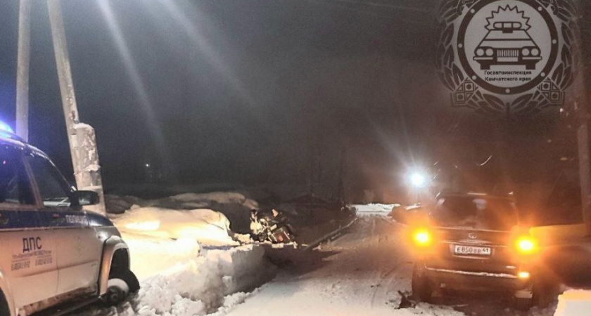 В Усть-Камчатском районе снегоходчик врезался в «Тойота Ленд Крузер Прадо»