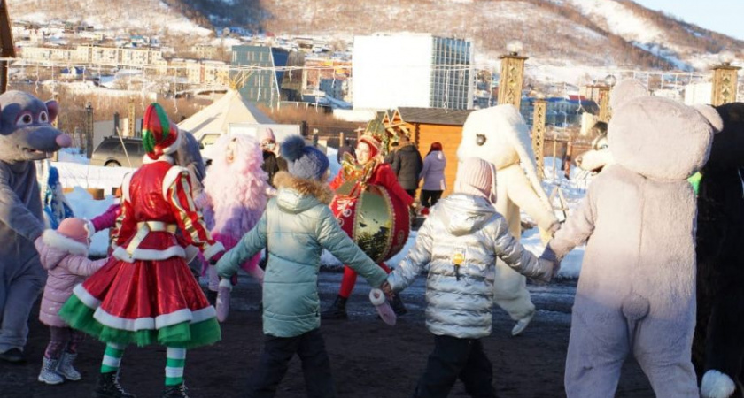 В центре Петропавловска-Камчатского открылась Резиденция Деда Мороза и фуд-корты