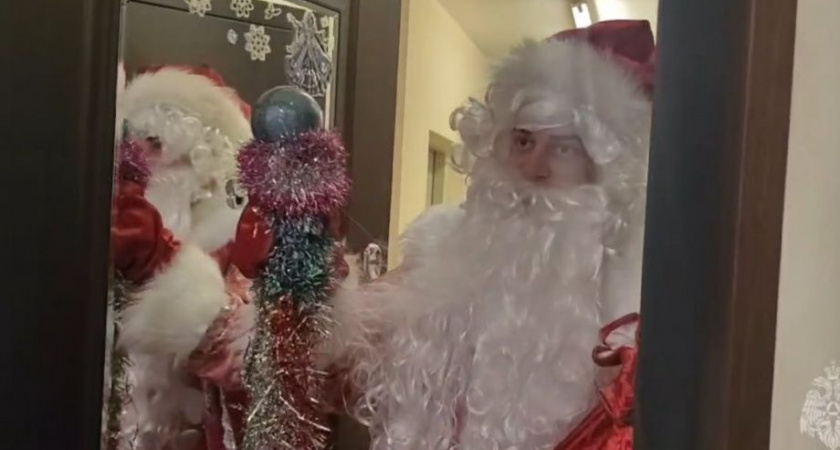 Новогодний сюрприз на Камчатке: Дед Мороз из пожарной части исполнил мечту мальчика