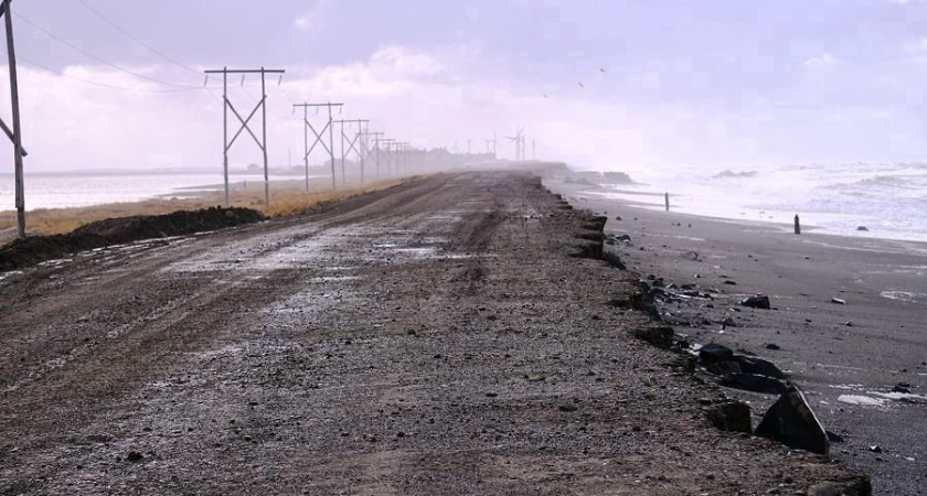 Дорогу в Усть-Большерецком районе на Камчатке опять размыло морскими волнами