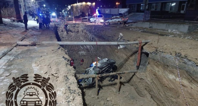 Ночью в столице Камчатки внедорожник улетел в котлован