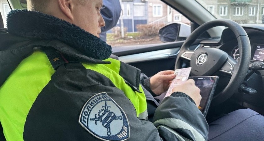 Камчатским водителям напомнят о замене ОСАГО через Госуслуги, СМС и электронную почту