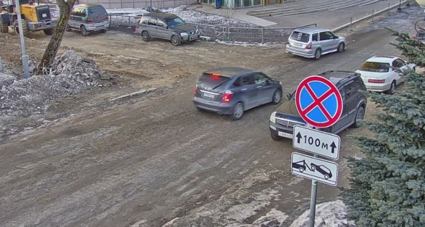 В Центре камчатской столицы остановка автотранспорта запрещена