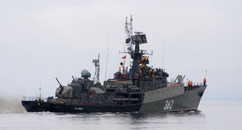 Корабль ТОФ «Усть-Илимск» успешно выполнил учебную задачу в Авачинском заливе