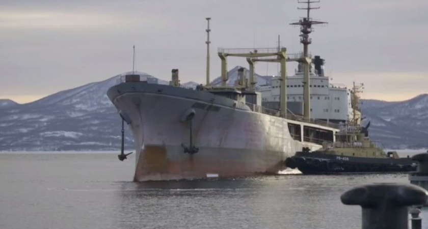Танкер «Борис Бутома» вернулся после долгого похода к берегам Камчатки