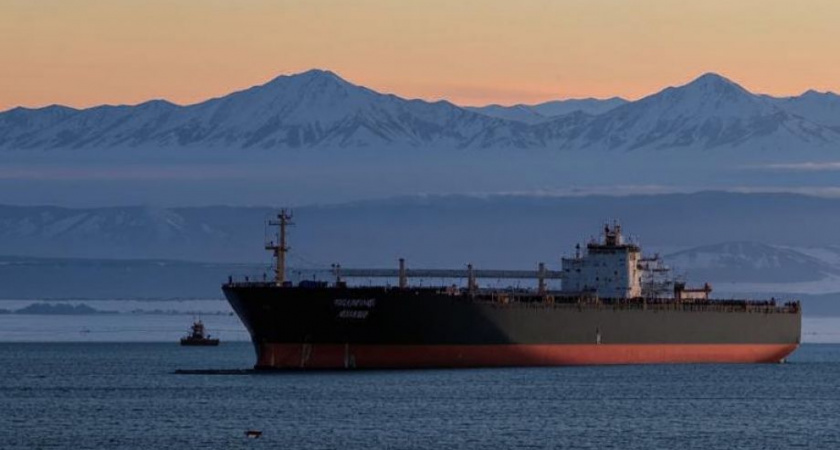 Судоходная компания на Камчатке подделала документы ради выхода нефтетанкера в море
