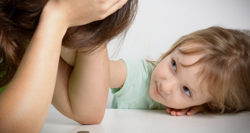 Безответственную мать на Камчатке обязали выплатить алименты — 600 тысяч рублей