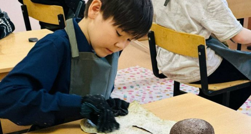 На Камчатке провели мастер-классы по выделке рыбьей кожи