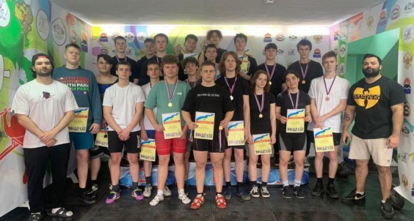 8 февраля во Дворце спорта состоялось Первенство СШОР по пауэрлифтингу