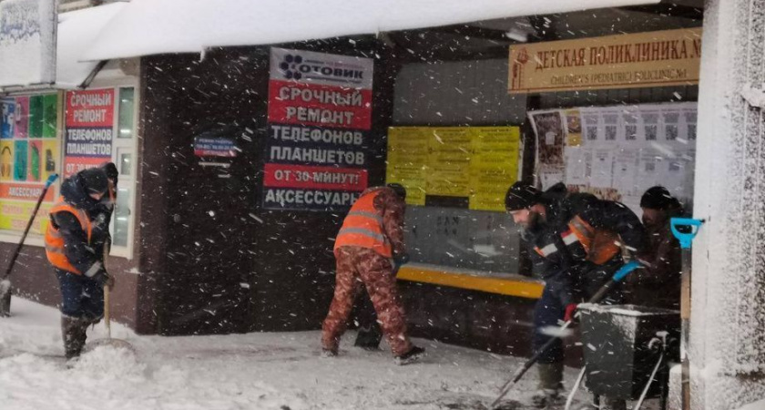 Дороги на Камчатке очищают от снега