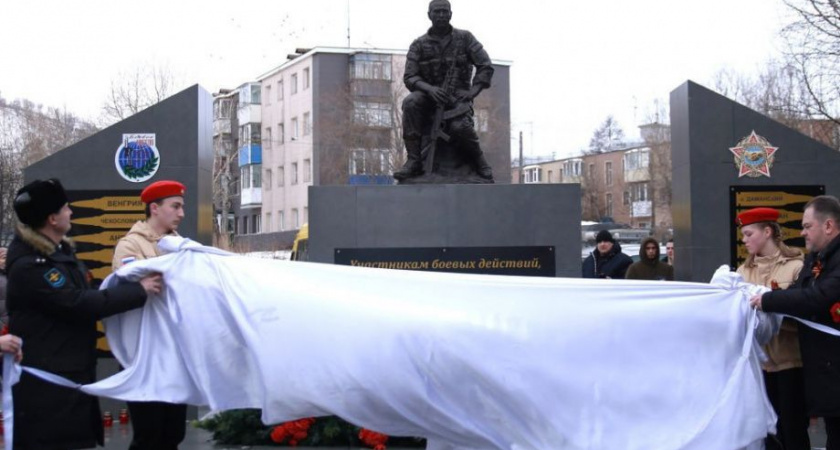 В Елизово открыт памятник российским и советским воинам