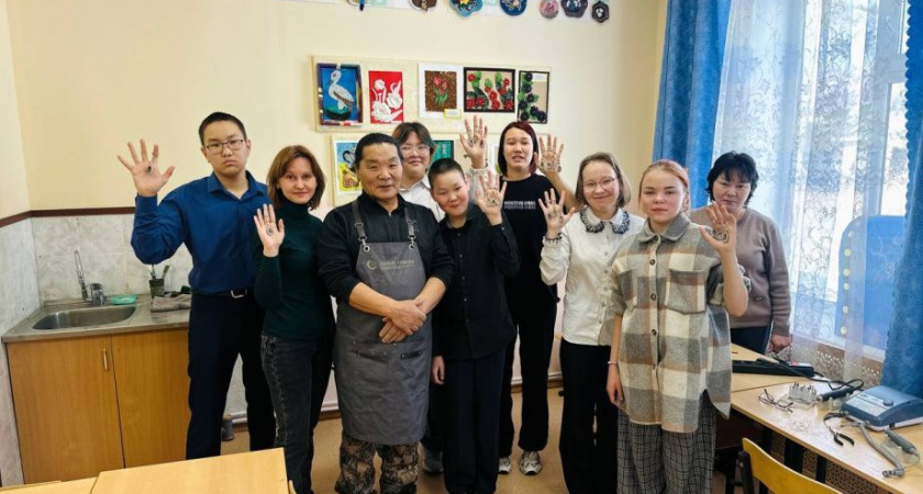 Мастер-класс по резьбе по кости в селе Анавгай