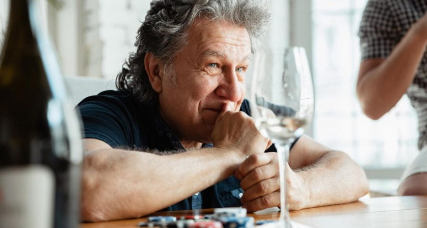 Отказ от курения и алкоголя сохранит мужское здоровье на долгие годы