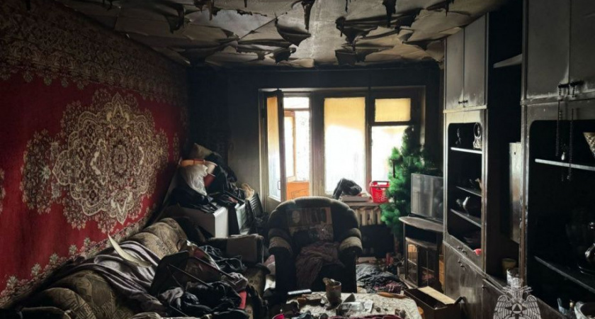 В поселке Сосновка на Камчатке пожарные спасли из огня троих человек