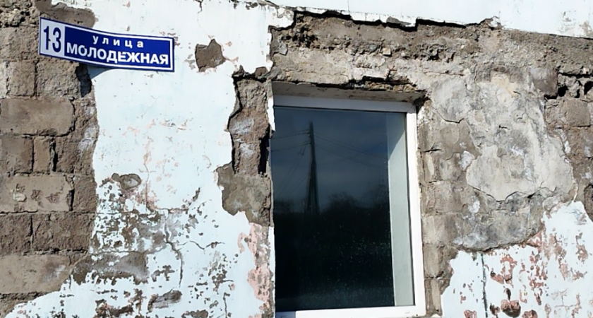 Жильцы аварийного дома на Камчатке боятся проснуться под завалами