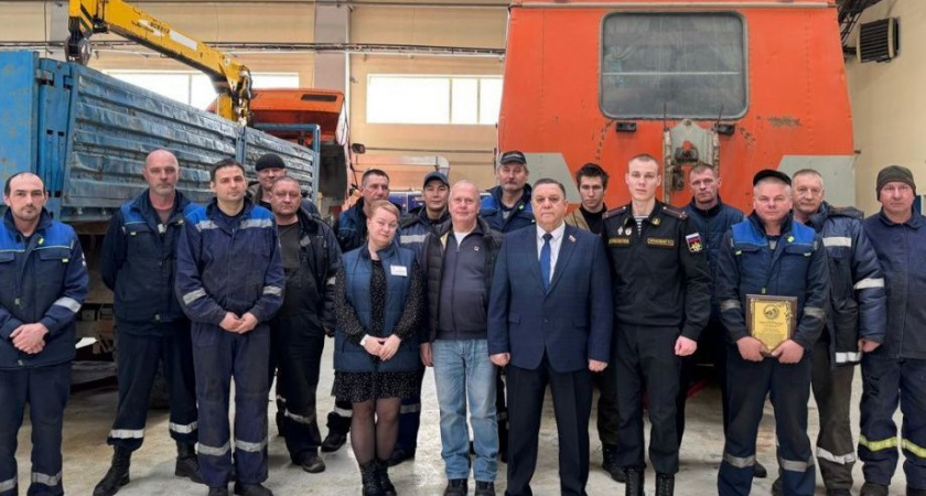 На Камчатке автомеханики безвомездно ремонтируют транспорт для нужд СВО