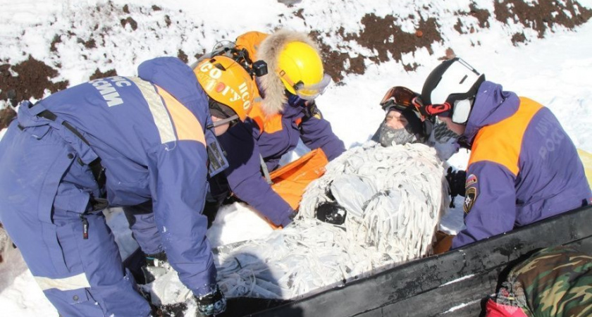 Камчатские спасатели тренировались искать туристов попавших в метель