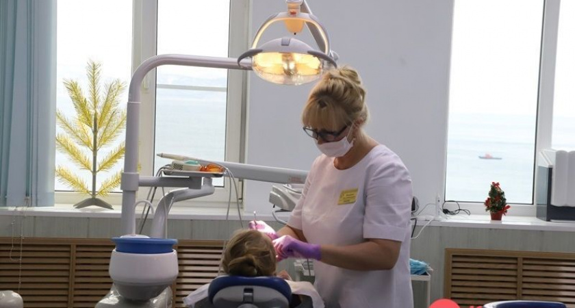 Стоматологи Камчатки рассказали, что делать со сгнившим под корень зубом