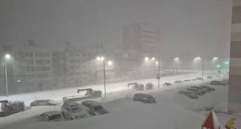 Снегоуборочная техника не может проехать из-за брошенных машин