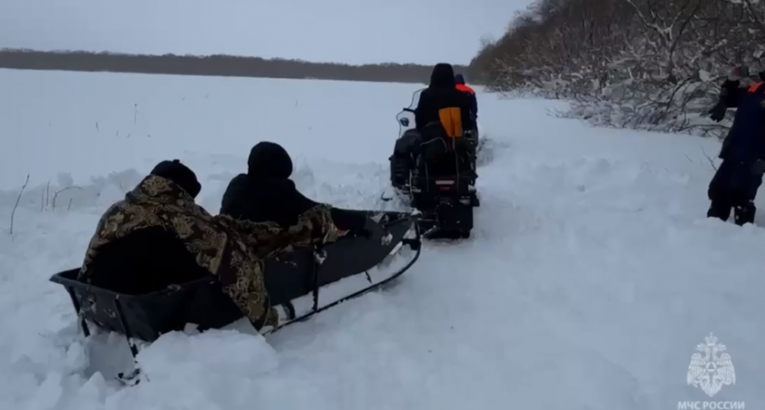 Камчатские спасатели выручили автолюбителей, застрявших на Халактырском пляже 