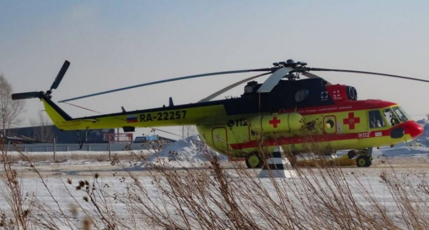 На Камчатке снегоуборщик наехал на вертолёт