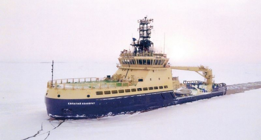 Ледокол «Евпатий Коловрат» освободил шесть судов у побережья Камчатки
