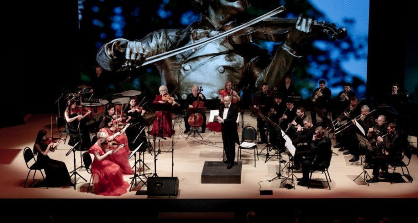 Вальсы Штрауса покорили зал краевой филармонии на закрытии «Камчатской весны»