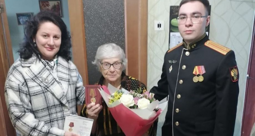 На Камчатке вручили памятную медаль узнице концлагерей