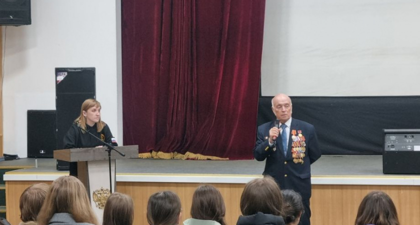 Для камчатских школьников организовали экскурсию в воинскую часть