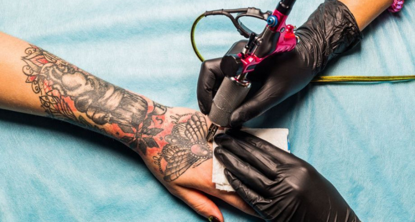 Жительница Камчатки требует справедливости за гибель дочери по вине татуировщицы