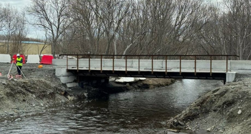 Началось строительство моста на новой дороге к Халактырскому пляжу на Камчатке
