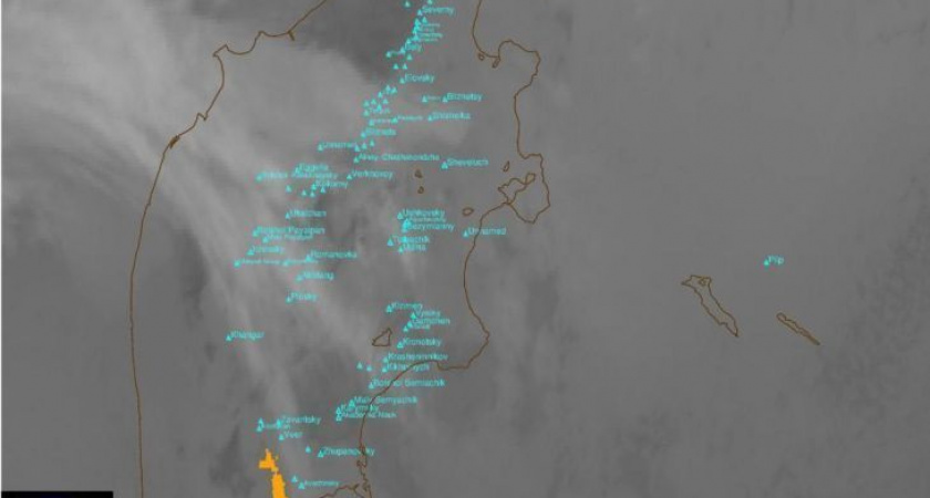 Над Петропавловском-Камчатским зависло пепловое облако от извержения вулкана Безымянный