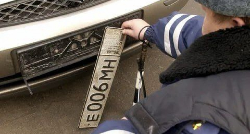 Житель Камчатки лишился прав за езду с ложными знаками на «машине-франкенштейне» 