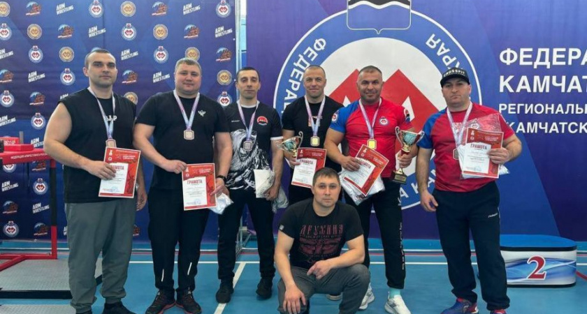 В посёлке Термальный прошли районные соревнования по армрестлингу