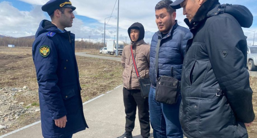 Строителям нового аэровокзального комплекса на Камчатке два месяца не выплачивают зарплату