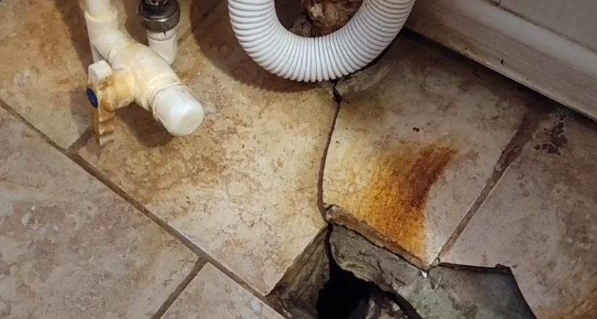 Прогнивший дом в столице Камчатки стал объектом внимания главы СКР